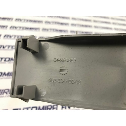 Накладка плафона Opel Zafira B 2005-2011 644160657